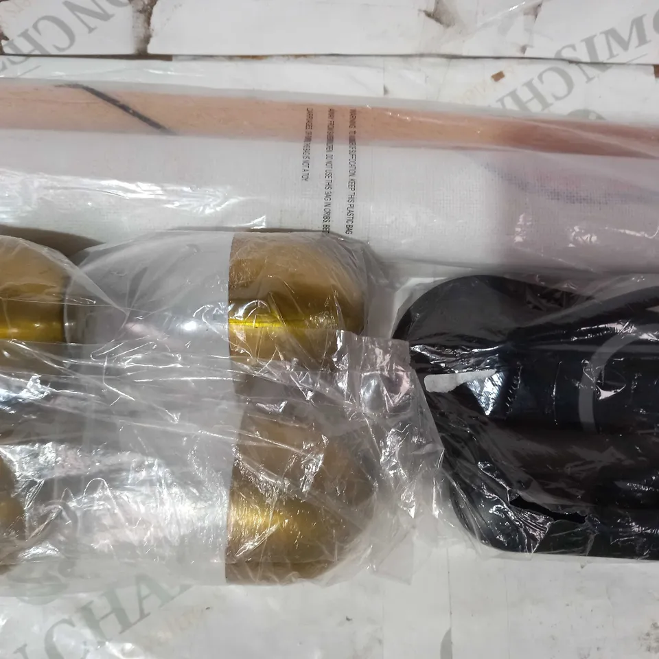 BOX OF APPROXIMATELY 5 ASSORTED HOUSEHOLD ITEMS TO INCLUDE AURAGLOW DESK LAMP, DECORATIVE "LOVE" WALL SCROLL, DESIGNER LED FAUX FLAME LIGHTS, ETC