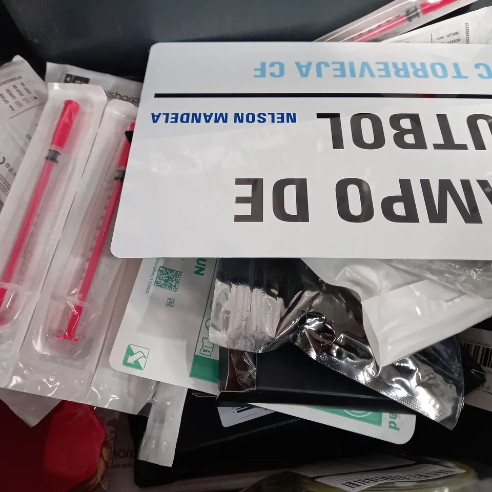 BOX OF APPROXIMATELY 12 ASSORTED ITEMS TO INCLUDE - BOOTS SELF-ADHESIVE THICK PADDING - PADLOCKS - FLASHLIGHT ECT