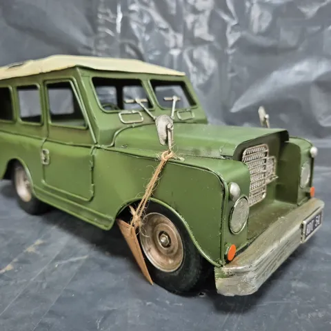 VINTAGE TRANSPORT LAND ROVER ORNAMENT