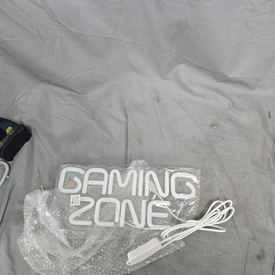 TOTE OF APPROXIMATELY 16 ASSORTED ITEMS TO INCLUDE: GAMING ZONE SIGN AND SPACEGOODS CUP