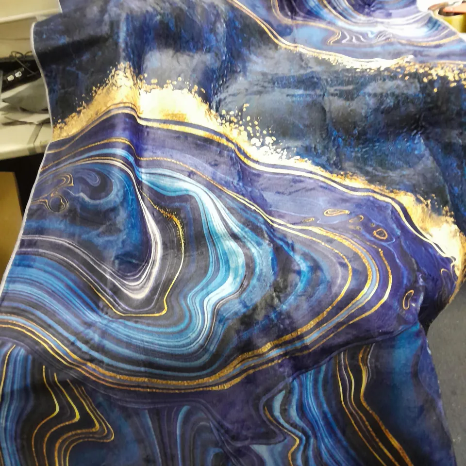 UNBOXED EXTRA LARGE RUG BLUE