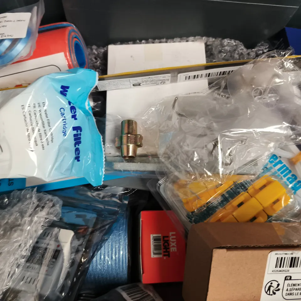 APPROXIMATELY 10 ASSORTED HOUSEHOLD ITEMS TO INCLUDE FLASHLIGHT, MICRO CASSETTE, ETC