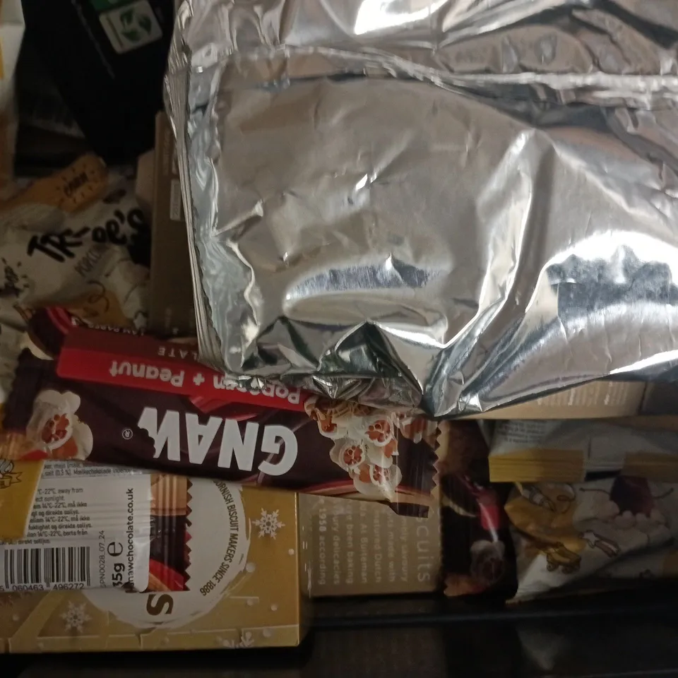 APPROXIMATELY 10 ASSORTED FOOD AND DRINK ITEMS TO INCLUDE BUTTERMILK, FURNISS, ETC