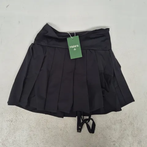 HALARA SKORT IN BLACK SIZE MEDIUM