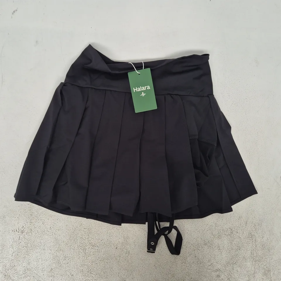 HALARA SKORT IN BLACK SIZE MEDIUM