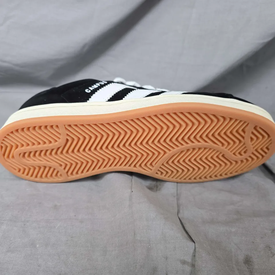 UNBOXED PAIR OF ADIDAS CAMPUS TRAINERS IN BLACK - UK 5