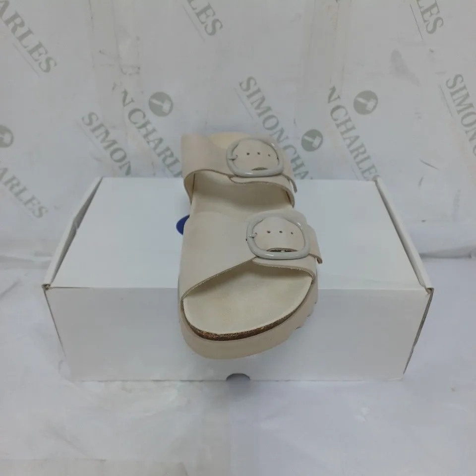 BOXED SCHOLL SOFT STEP LADIES SANDALS BUCKLE FASTENING SIZE 7 CREAM