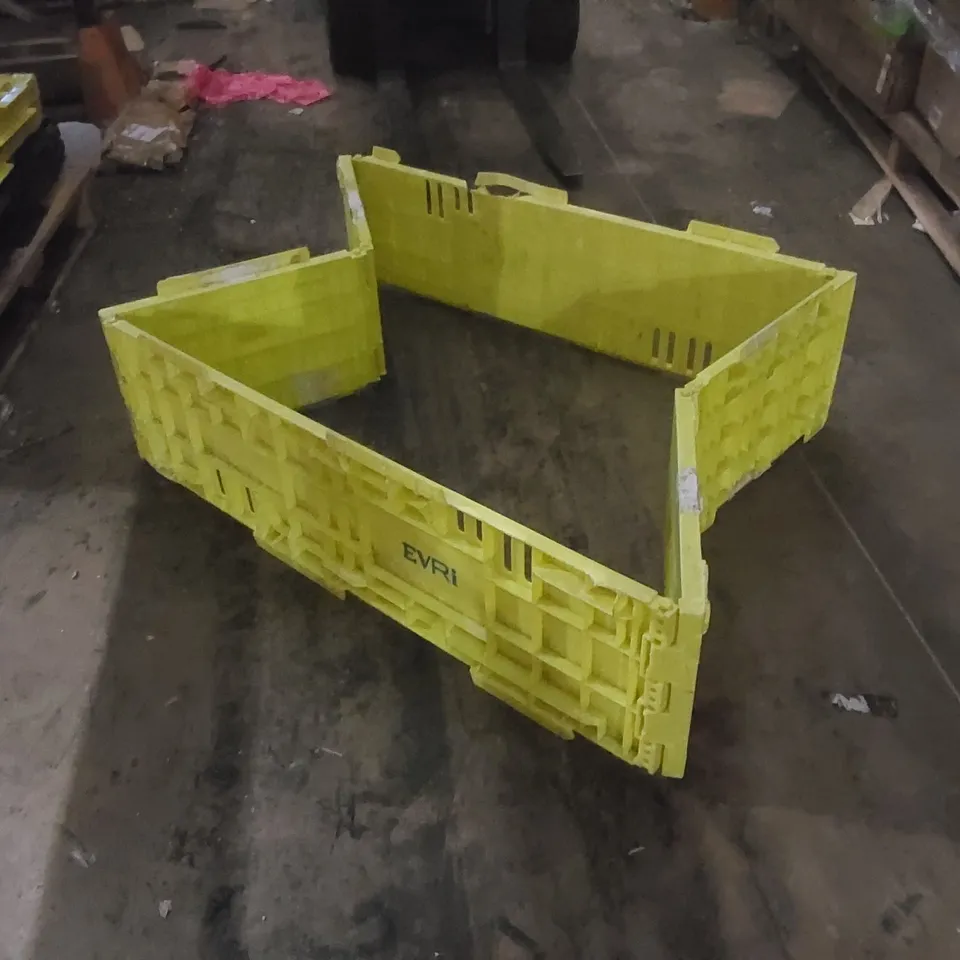 PALLET CONTAINING ASSORTED PLASTIC PALLET COLLARS