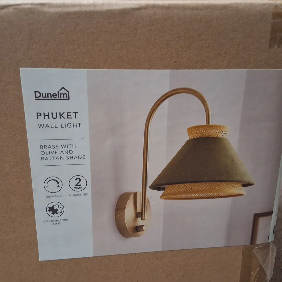 BOXED DUNELM PHUKET WALL LIGHT – BRASS WITH OLIVE & RATTAN SHADE
