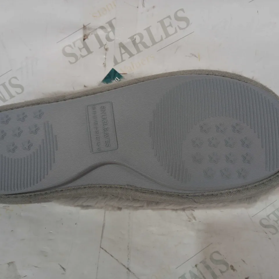 BOXED PAIR OF SNUGLEAVES FLUFFY FAUX FUR SLIPPERS IN GREY UK SIZE 9-10
