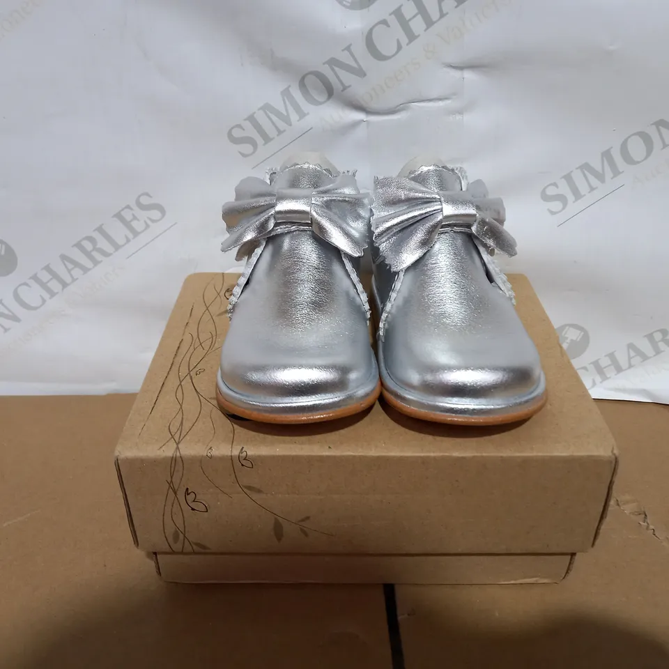 PAIR OF BOXED BORBOLETA SHARON SILVER BOOTS SIZE 20