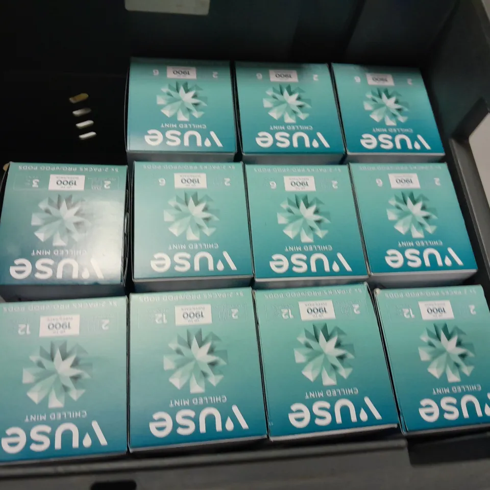 LOT OF ASSORTED VUSE E-CIG SMOKING ITEMS TO INCLUDE GO 700 E-CIGS AND MULTI PACKS OF PODS