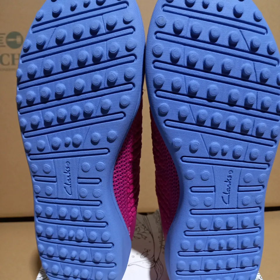 CLARKS AWARD SWIFT PINK COMBI KIDS TRAINER - SIZE 2.5 