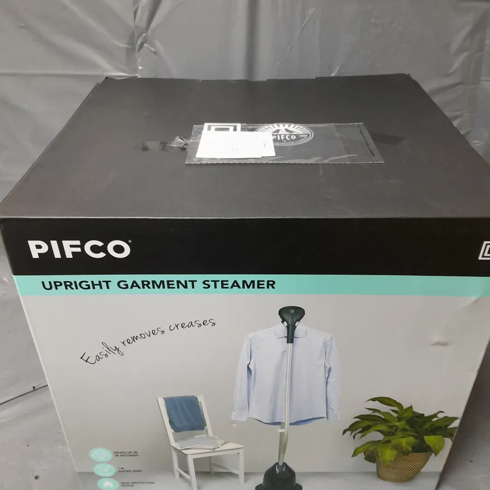 BOXED PIFCO UPRIGHT GARMENT STEAMER