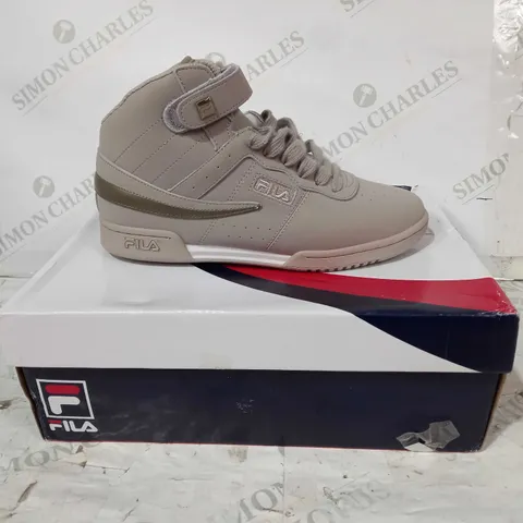 BOXED PAIR OF FILA TRAINERS IN STONE COLOUR UK SIZE 5
