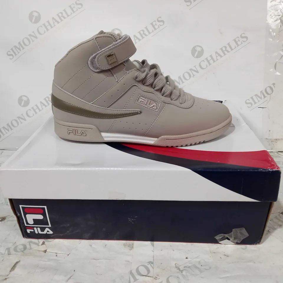 BOXED PAIR OF FILA TRAINERS IN STONE COLOUR UK SIZE 5