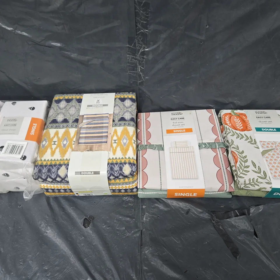 BOX OF APPROXIMATELY 12 ASSORTED BEDDING & SOFT FABRICS ITEMS TO INCLUDE - DUVET SET - FITTED SHEET ETC. 