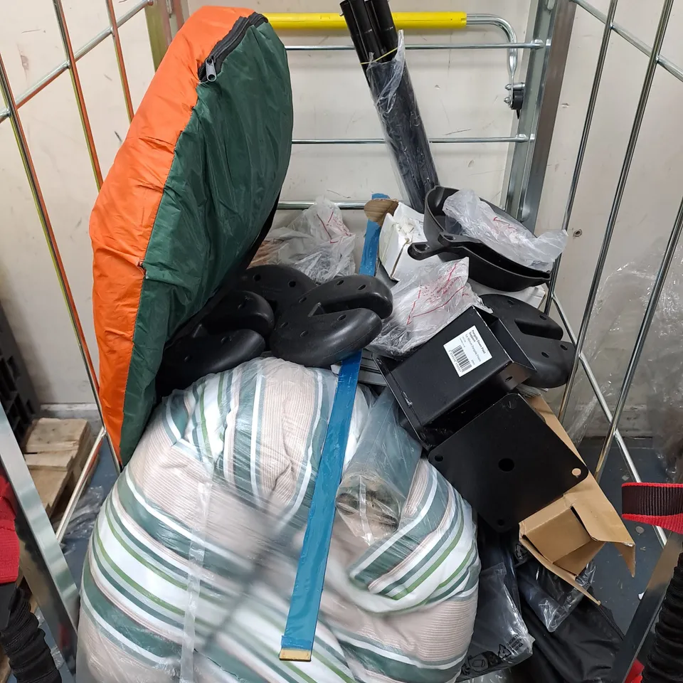 APPROXIMATELY 20 ASSORTED HOUSEHOLD PRODUCTS TO INCLUDE WEIGHTS, WALLPAPER, SHEETS ETC 