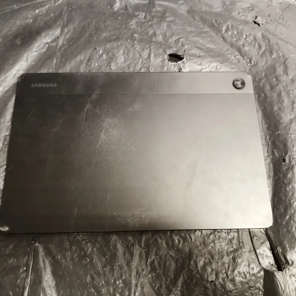 SAMSUNG TABLET – SILVER/GRAY, METAL BACK WITH REAR CAMERA TOP-RIGHT - MODEL UNSPECIFIED