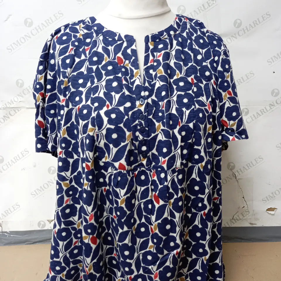 APPROXIMATELY 20 SEASALT CASANDRA TOP CHALKED BLOOMS YACHT SIZE 26-28 