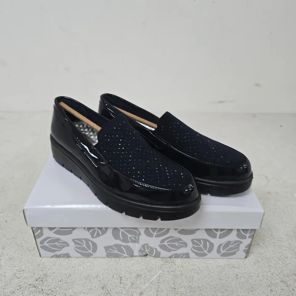 SHOE TREE COMFORT BARBARA NAVY PATENT SLIP-ON LOAFERS – UK 3