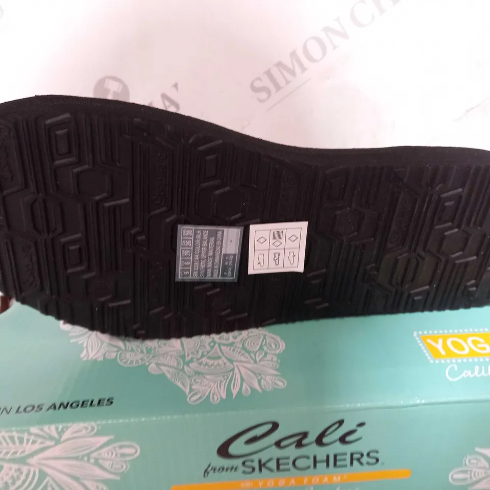 SKECHERS SANDALS BLACK 