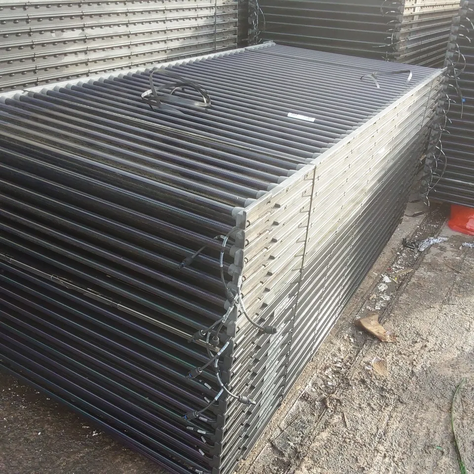PALLET CONTAINING A LARGE QUANTITY OF SOLAR PANELS 