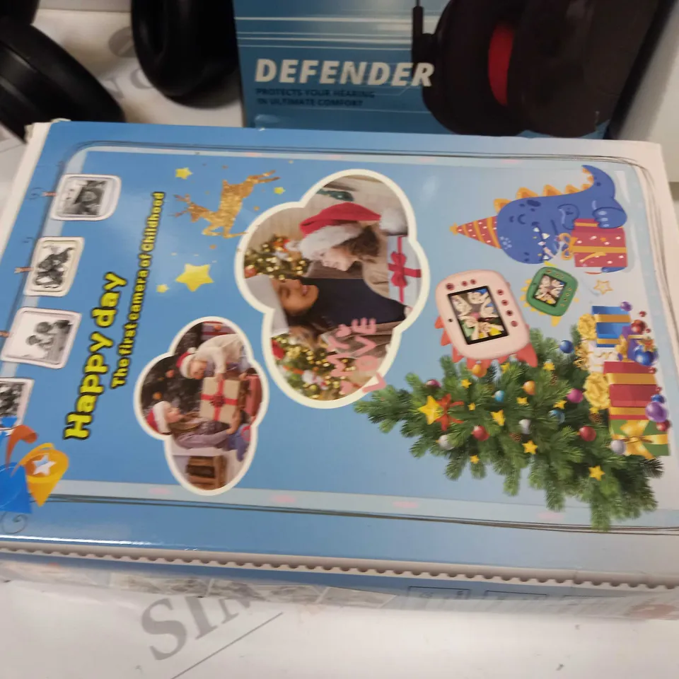 LOT OF 10 ASSORTED ITEMS TO INCLUDE DEFENDER EARGUARDS, 1MORE EARBUDS AND VALENTTE INCENSE SET
