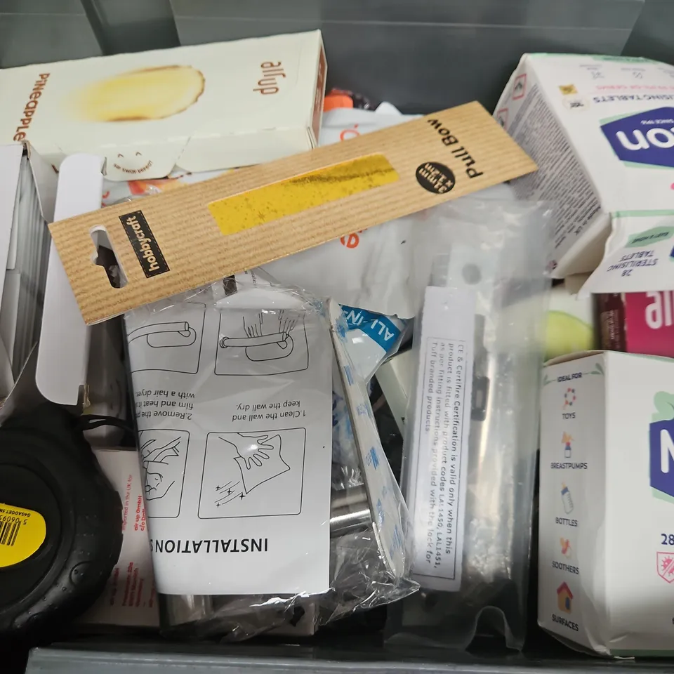 APPROXIMATELY 12 ASSORTED HOUSEHOLD ITEMS TO INCLUDE AIR UP CASSIS PODS, TAPE MEASURE, MILTON STERILISING TABLETS, ETC