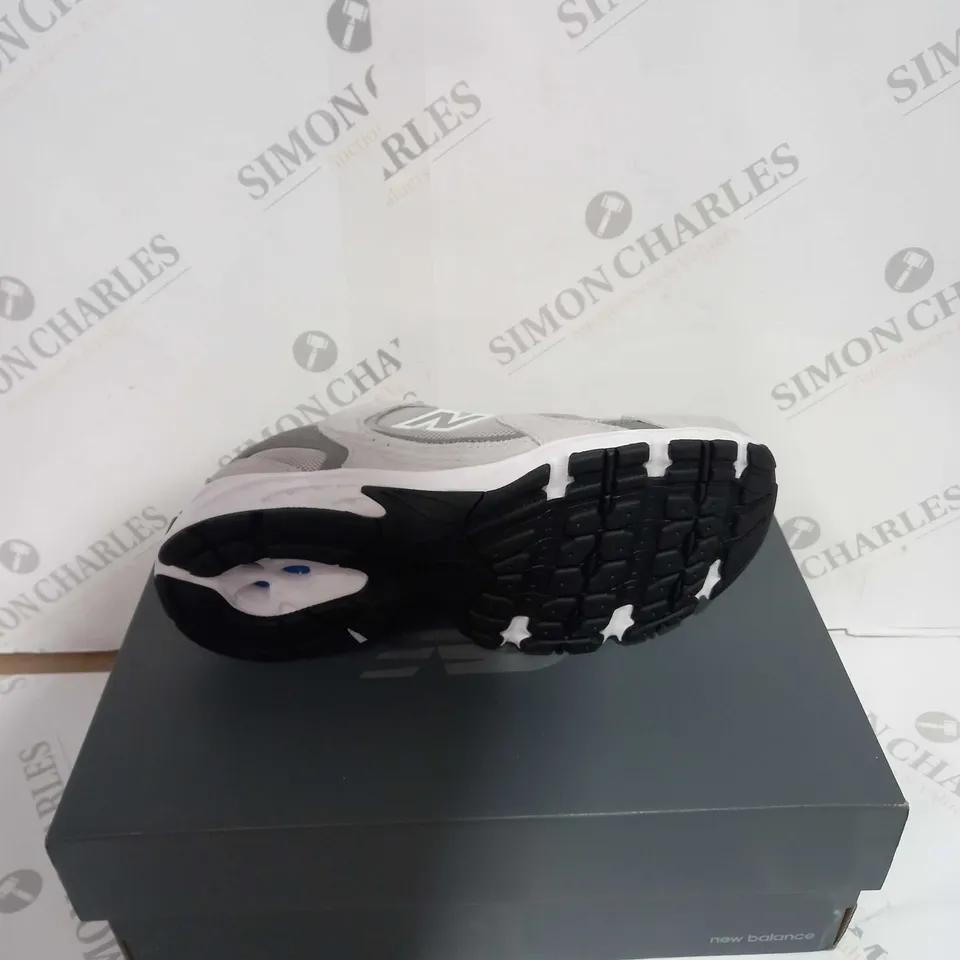 BOXED PAIR OF NEW BALANCE 530'S GREY