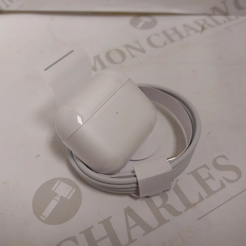 APPLE AIRPODS WITH MAGSAFE CHARGING CASE