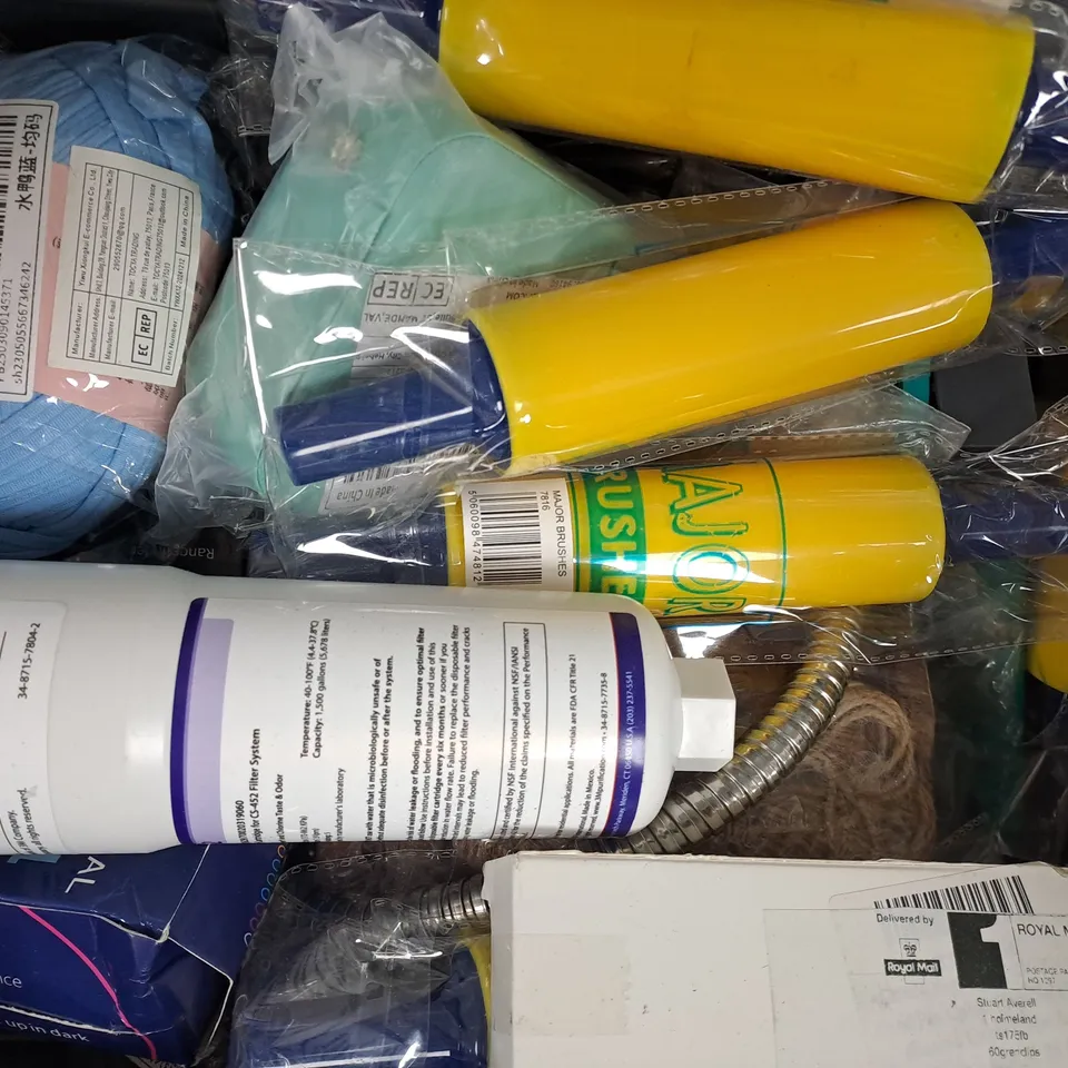 APPROXIMATELY 15 ASSORTED HOUSEHOLD ITEMS TO INCLUDE KNITTING YARN, TAPERED MAINLINE, ETC