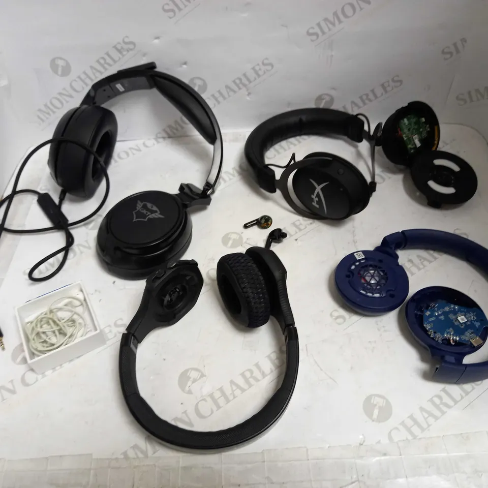 LOT OF 6 HEADPHONES/EARPHONES