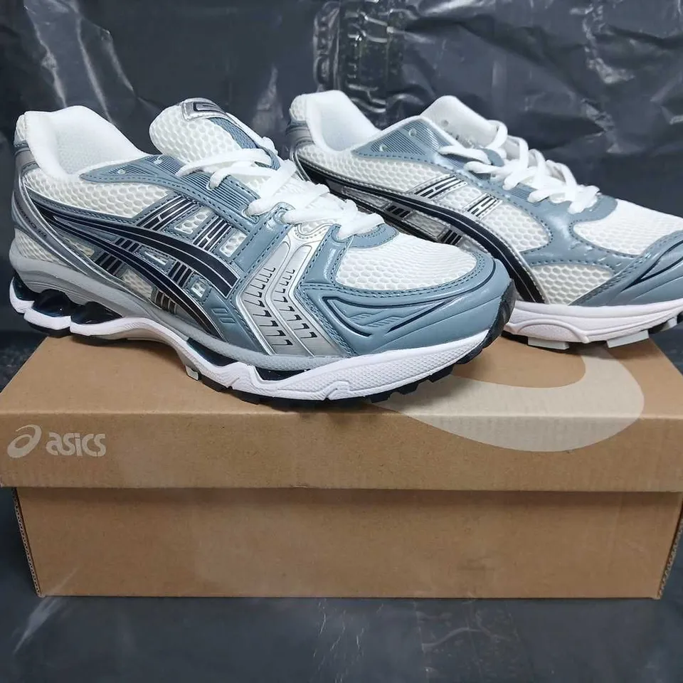 BOXED PAIR OF ASICS GEL-KAYANO 14 TRAINERS IN WHITE/GREY SIZE UK 7.5