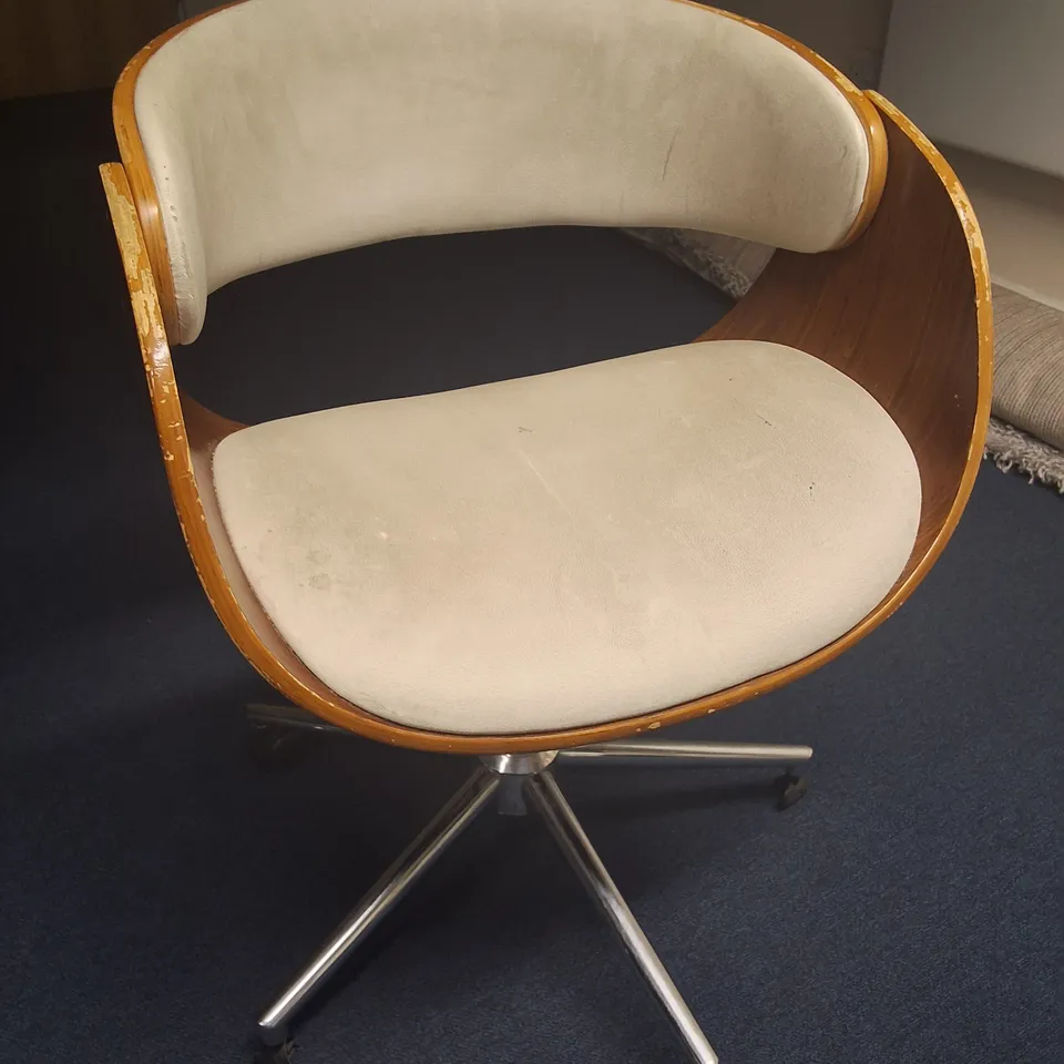 LOT OF 4 ASSORTED OFFICE CHAIRS 