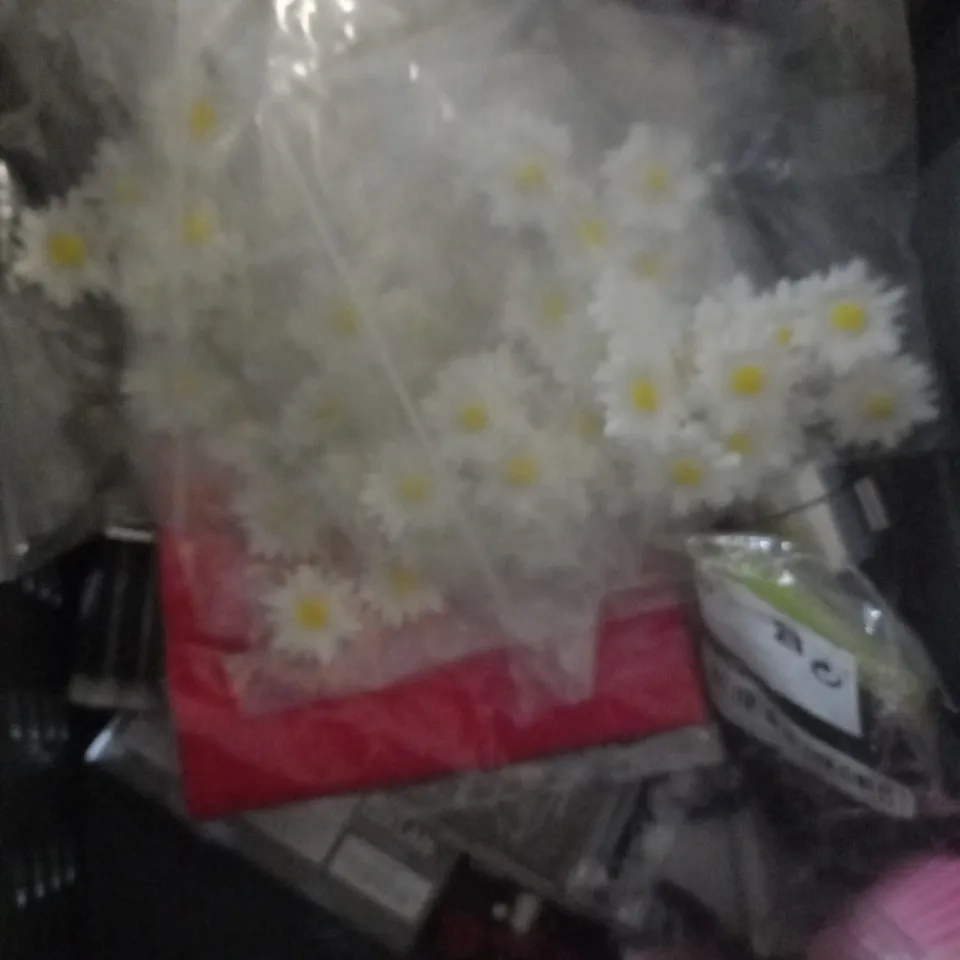 BOX OF APPROX 15 ASSORTED HOUSEHOLD ITEMS TO INCLUDE STAY HOT KEEP COLD BOTTLE, PAPER PLATES, SPANNERS, ETC 