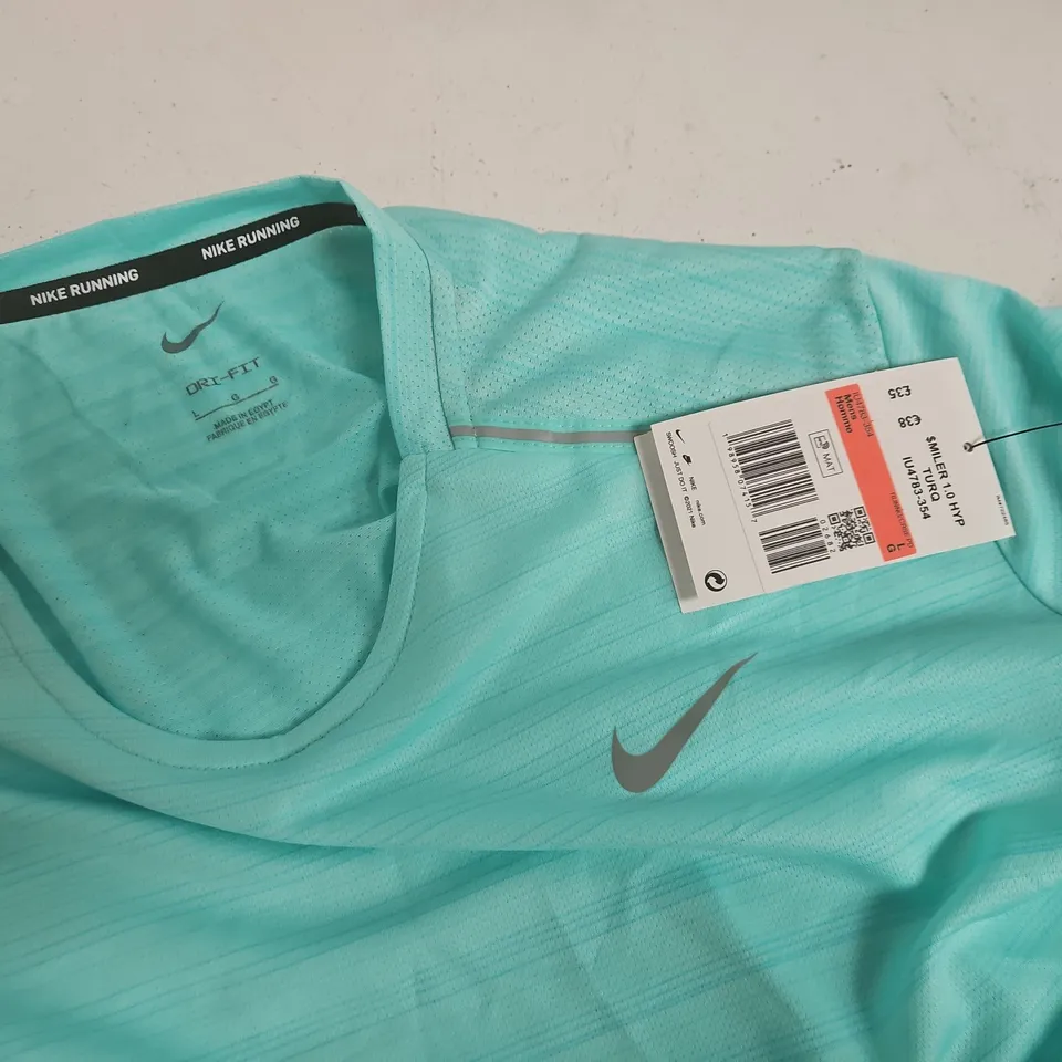 NIKE RUNNING DRI-FIT MILER T-SHIRT IN GREEN - L