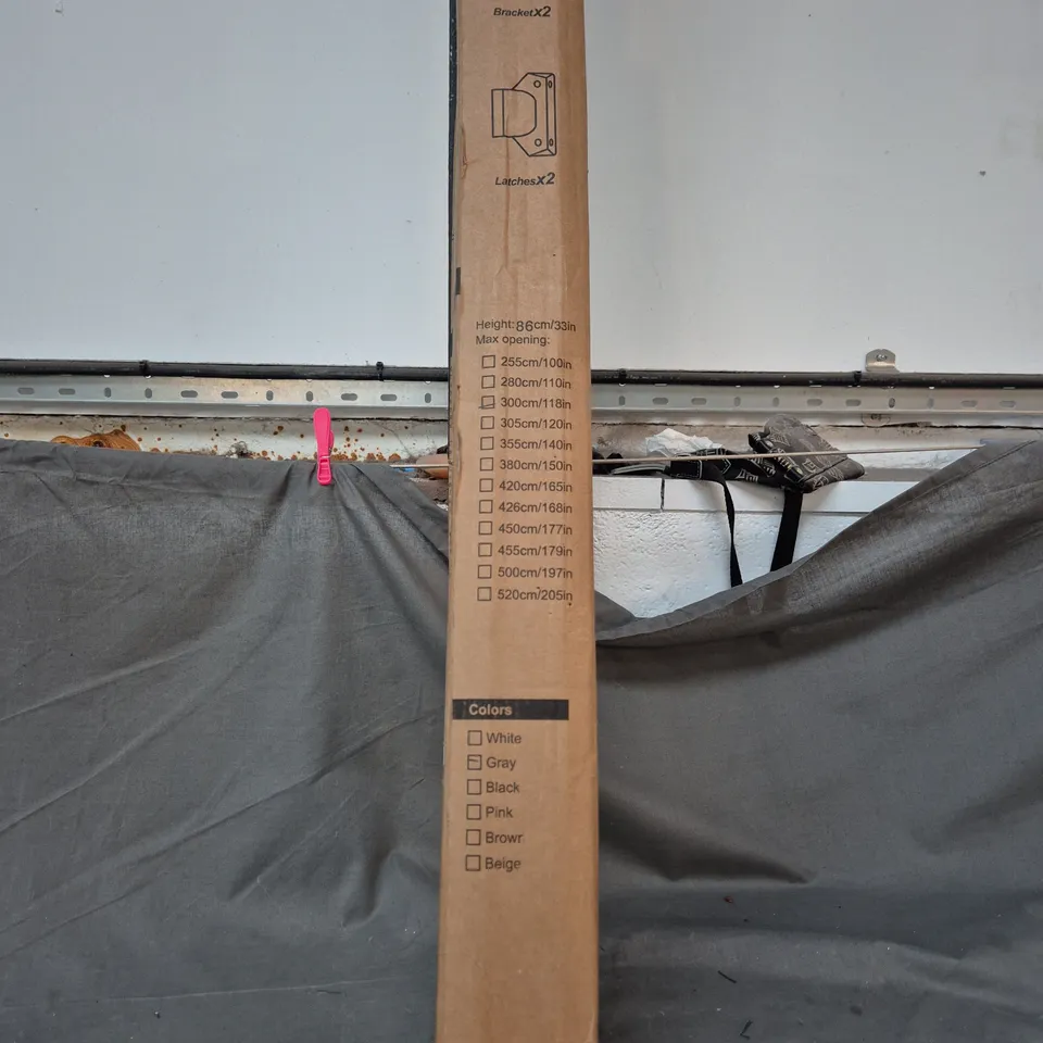 RETRACTABLE SAFETY GATE – INTERIOR USE, SUITABLE FOR DOORS, HALLWAYS AND STAIRS