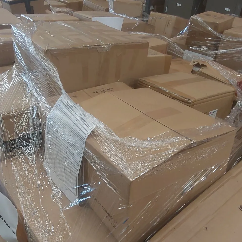 PALLET CONTAINING A VERY LARGE QUANTITY OF ASSORTED DESIGNER LIGHTING PRODUCTS