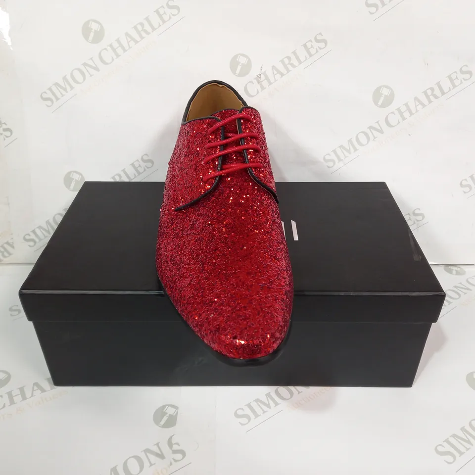 BOXED PAIR OF DOBELL LACE UP SHOES IN RED W. SEQUIN EFFECT UK SIZE 13