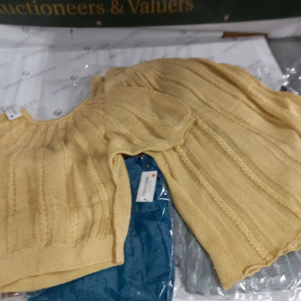 LOT OF 6 ASSORTED KNITWEAR CLOTHING ITEMS - VARIOUS SIZES