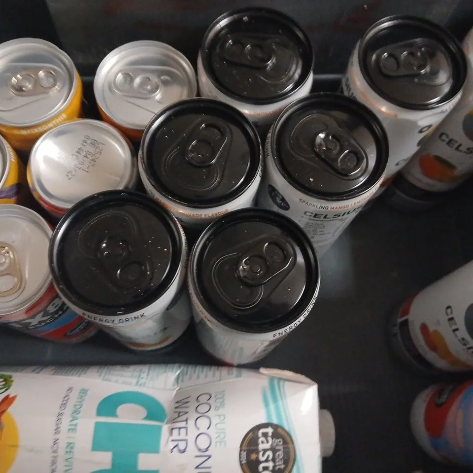 APPROXIMATELY 18 ASSORTED FOOD AND DRINK ITEMS TO INCLUDE COCA-COLA, LASAGNE PASTA, ETC