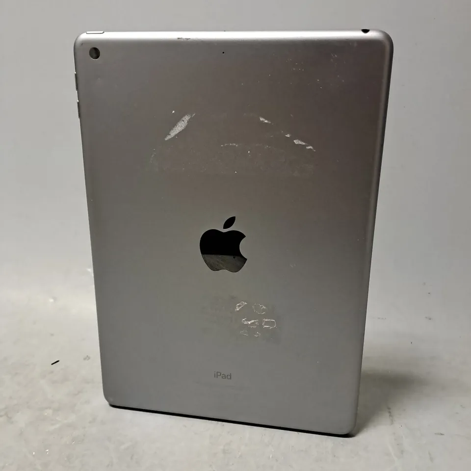 APPLE IPAD A1822 