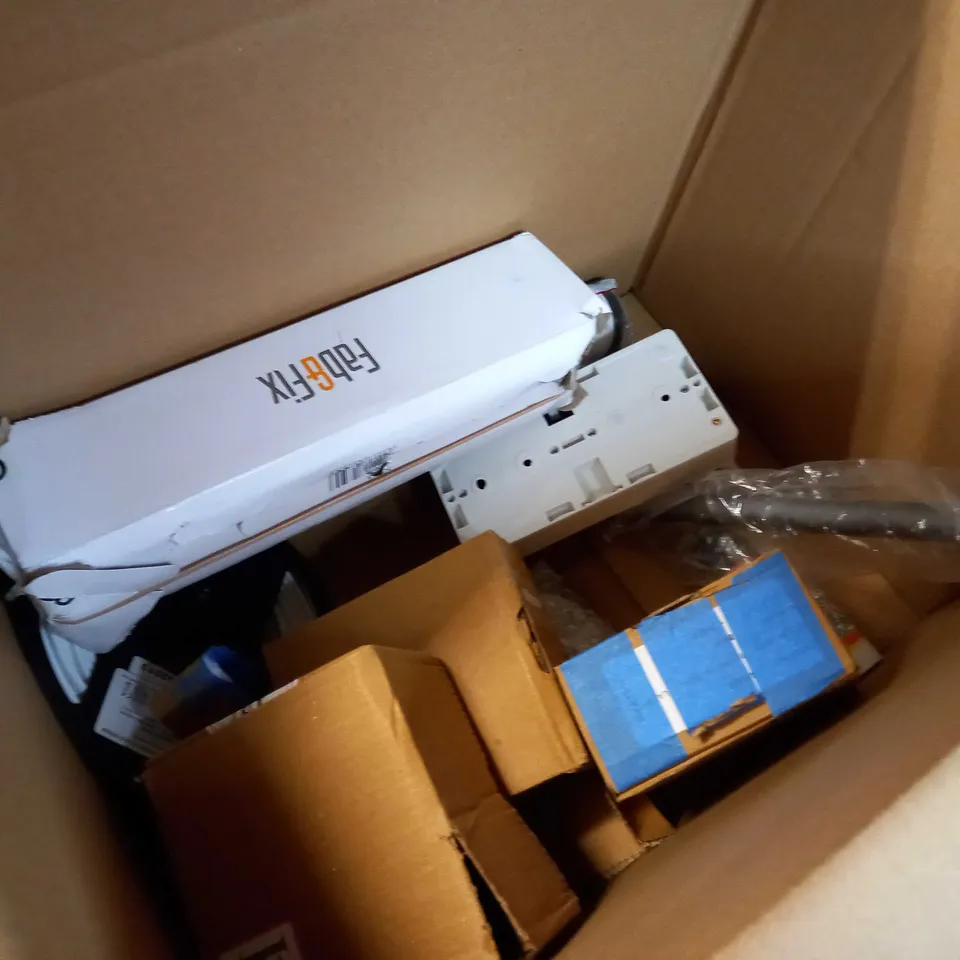 LOT OF APPROX 10 ASSORTED HOUSEHOL/DIY RELATED ITEMS TO INCLUDE: RADIATOR REFLECTORS, VENT, KITCHEN TAP