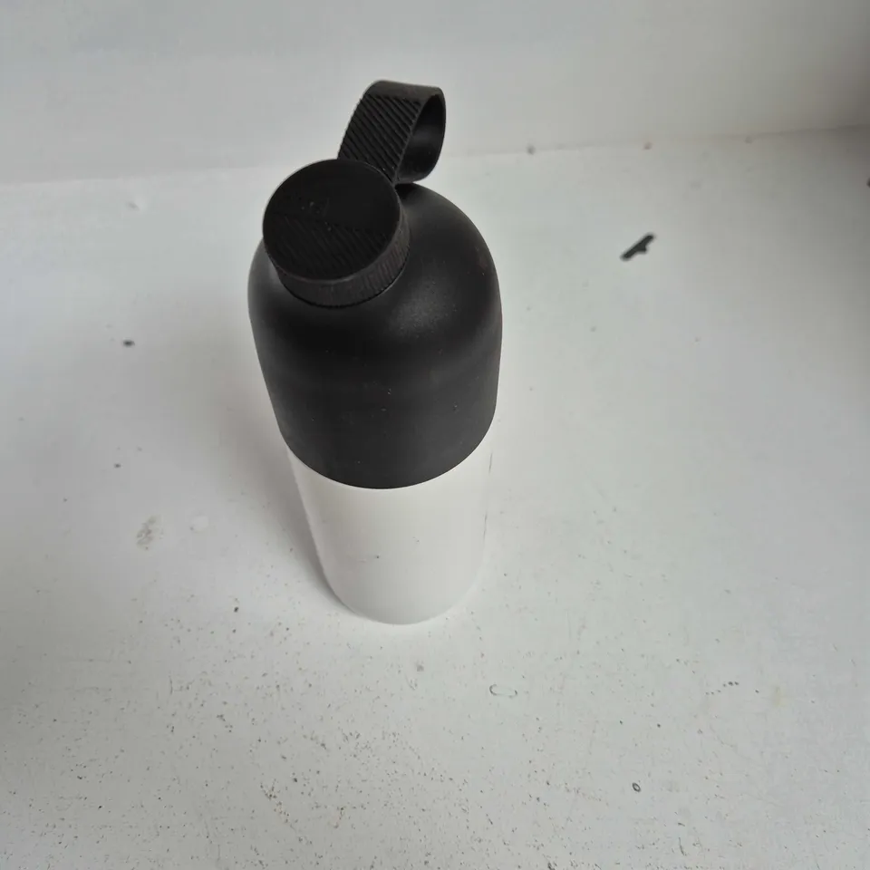 HUEL SHAKER BOTTLE – WHITE WITH BLACK CAP