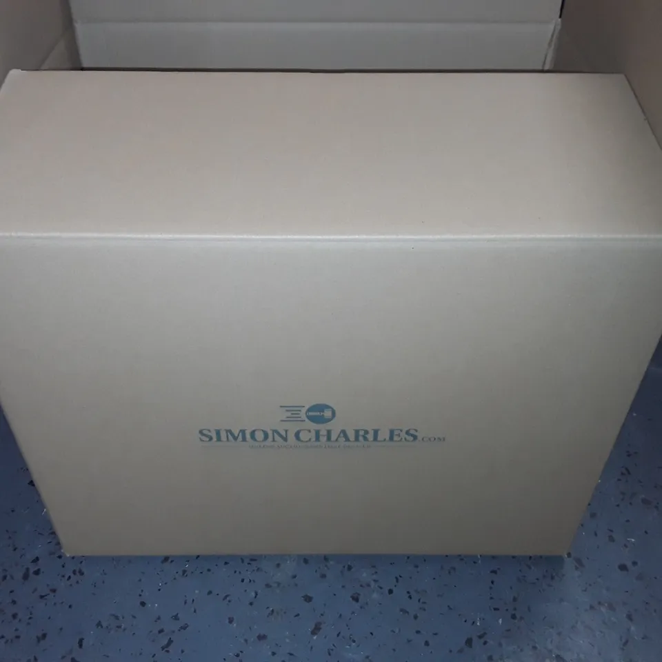 LARGE QUANTITY OF ASSORTED HOUSEHOLD ITEMS TO INCLUDE EONO LAUNDRY BASKET, ZIP TIES,  STAPLE REMOVERS AND UNOFFICIAL NINTENDO SWITCH BAGS