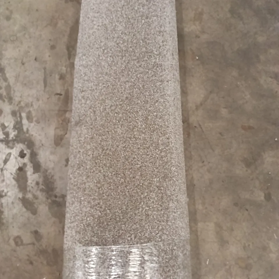 ROLL OF CALM TWIST LIMED OAK APPROX SIZE: 2.25M X 4M