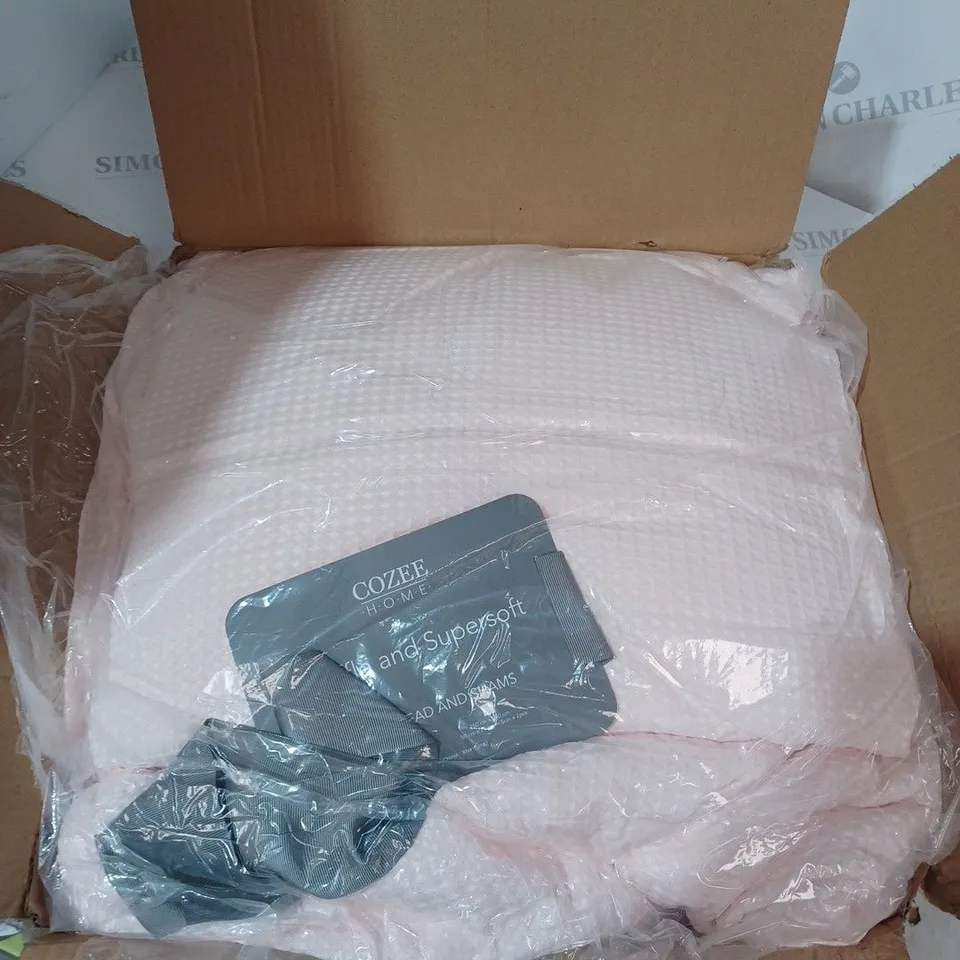 BOXED COZEE HOME WAFFLE AND SUPERSOFT BED SPREAD PALE PINK  150cmx200m
