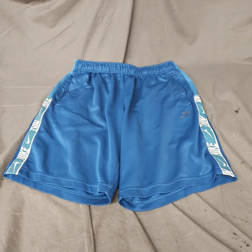 NIKE SHORTS IN BLUE SIZE XL