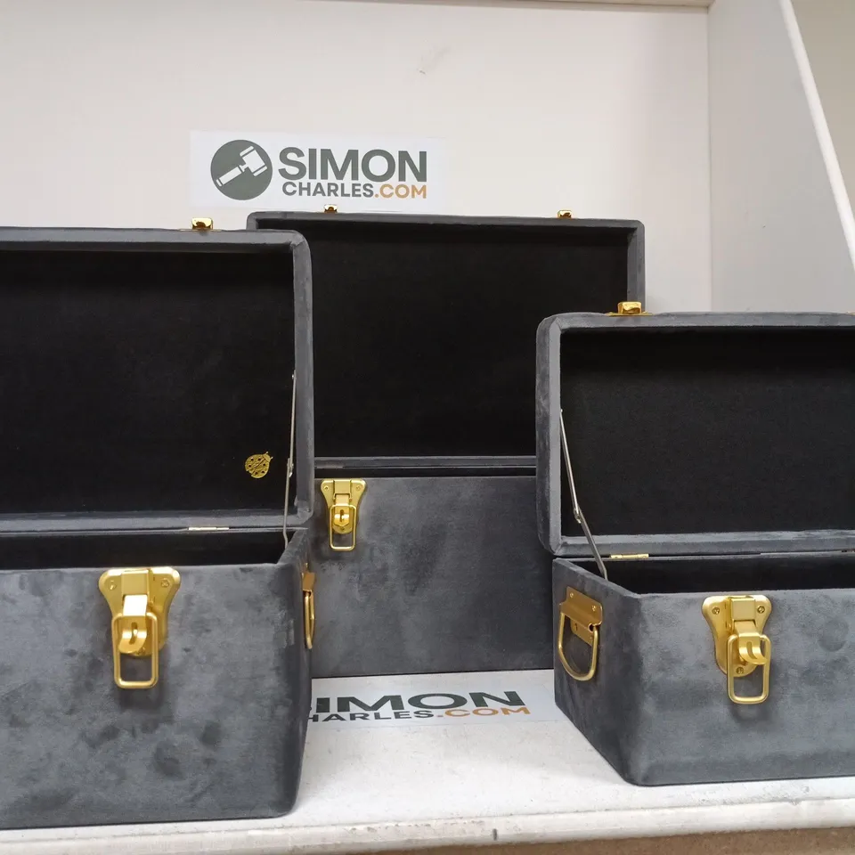 SET OF 3 VELVET BOXES